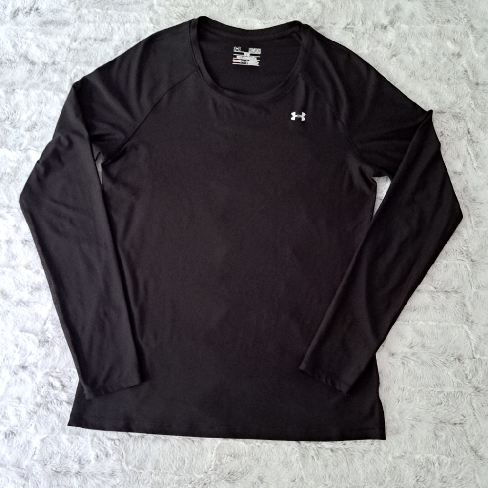 Under Armour black fitted heat gear athletic top workout shirt. Size M.